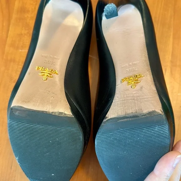 Perfect Prada Pumps! Size 39.5 - Picture 4 of 4